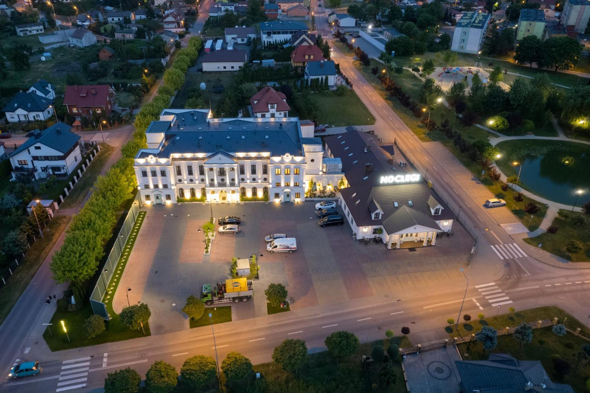 Radziejów Arkadiaアパートホテル エクステリア 写真